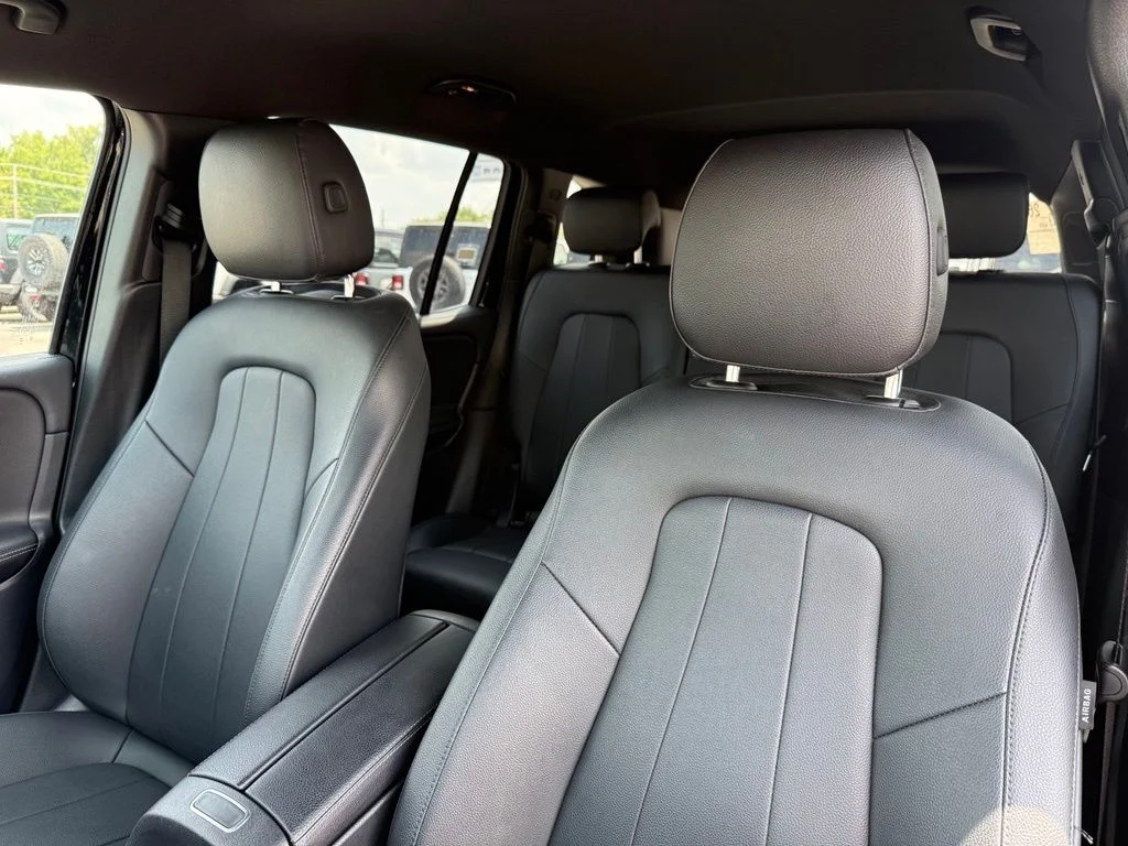 Used 2024 Black Mercedes-Benz GLB 250 image 23