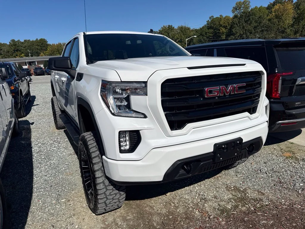 Used 2021  GMC Elevation image 2