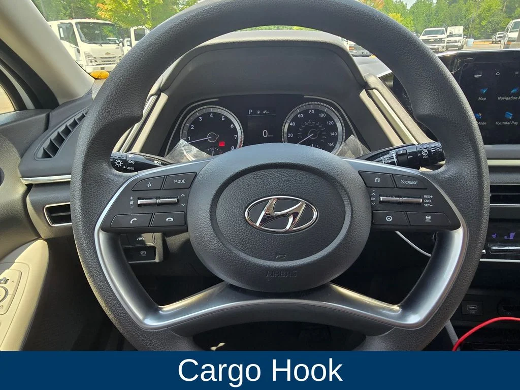 Used 2023 White Hyundai SEL image 24