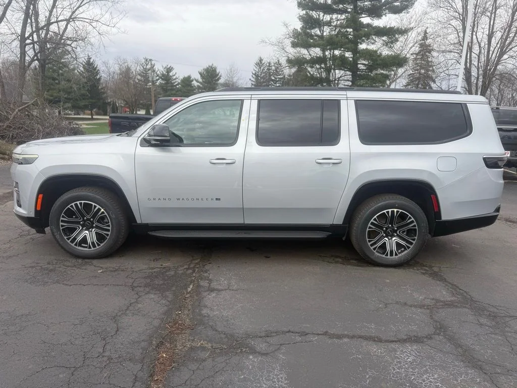 New 2026 Silver-Zynith Exterior Paint Jeep  image 7