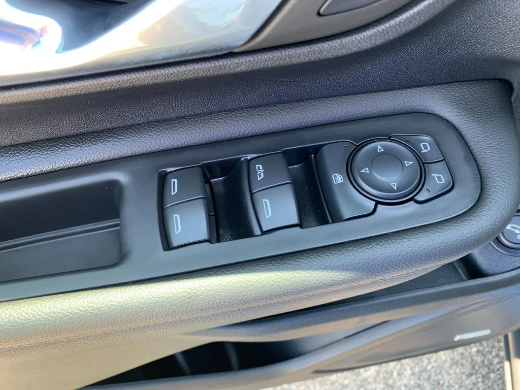 Used 2022  GMC SLT image 13