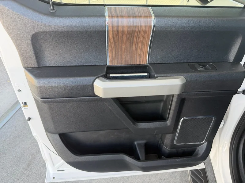 Used 2017 White Platinum Me Ford XL image 21