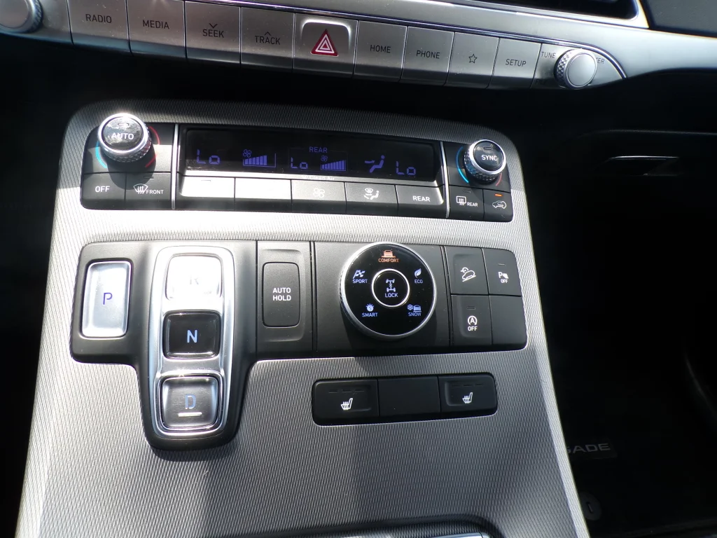 Used 2020 Hyper White Hyundai SEL image 24