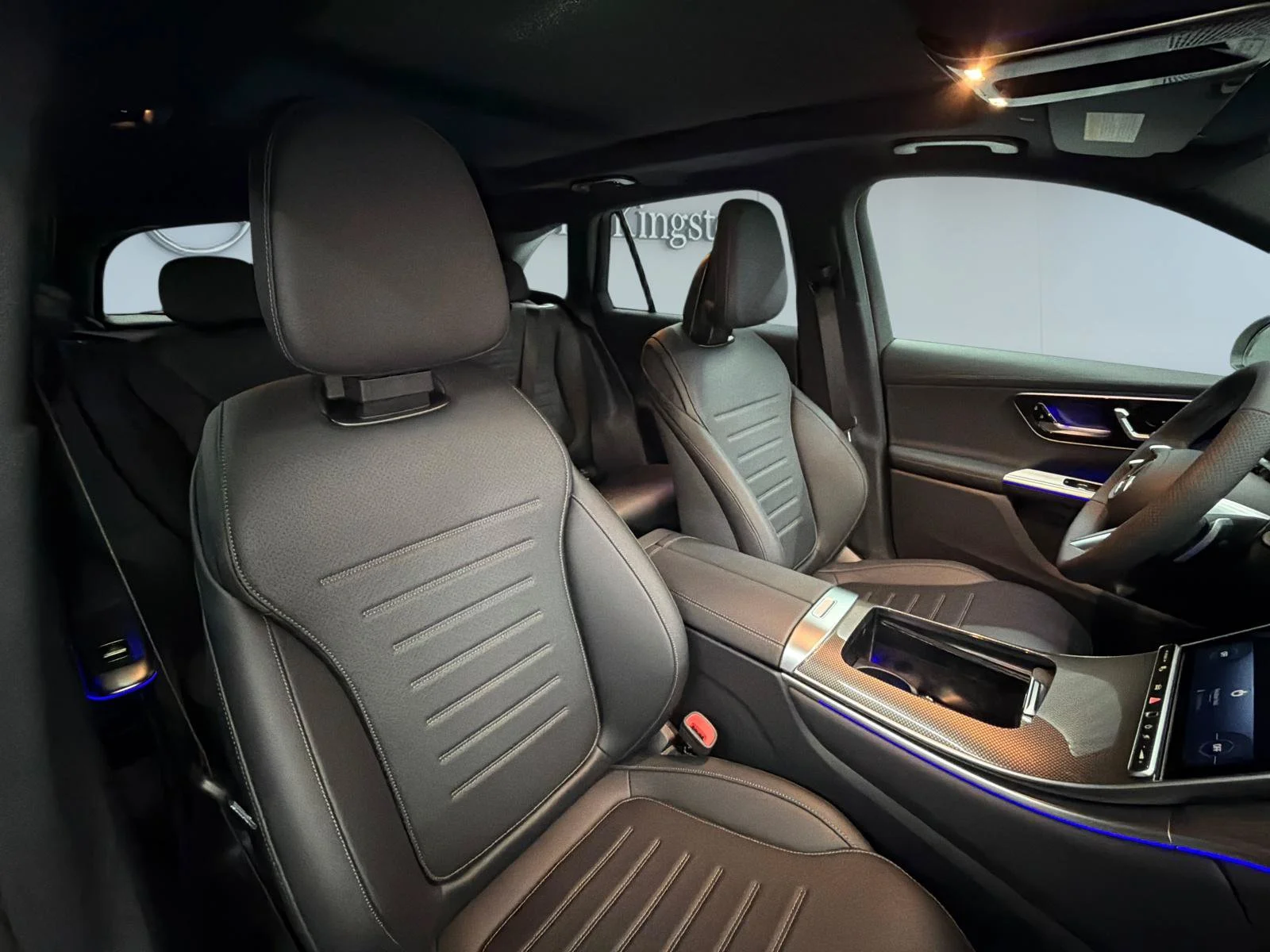 New 2027 White Mercedes-Benz GLC 300 image 3