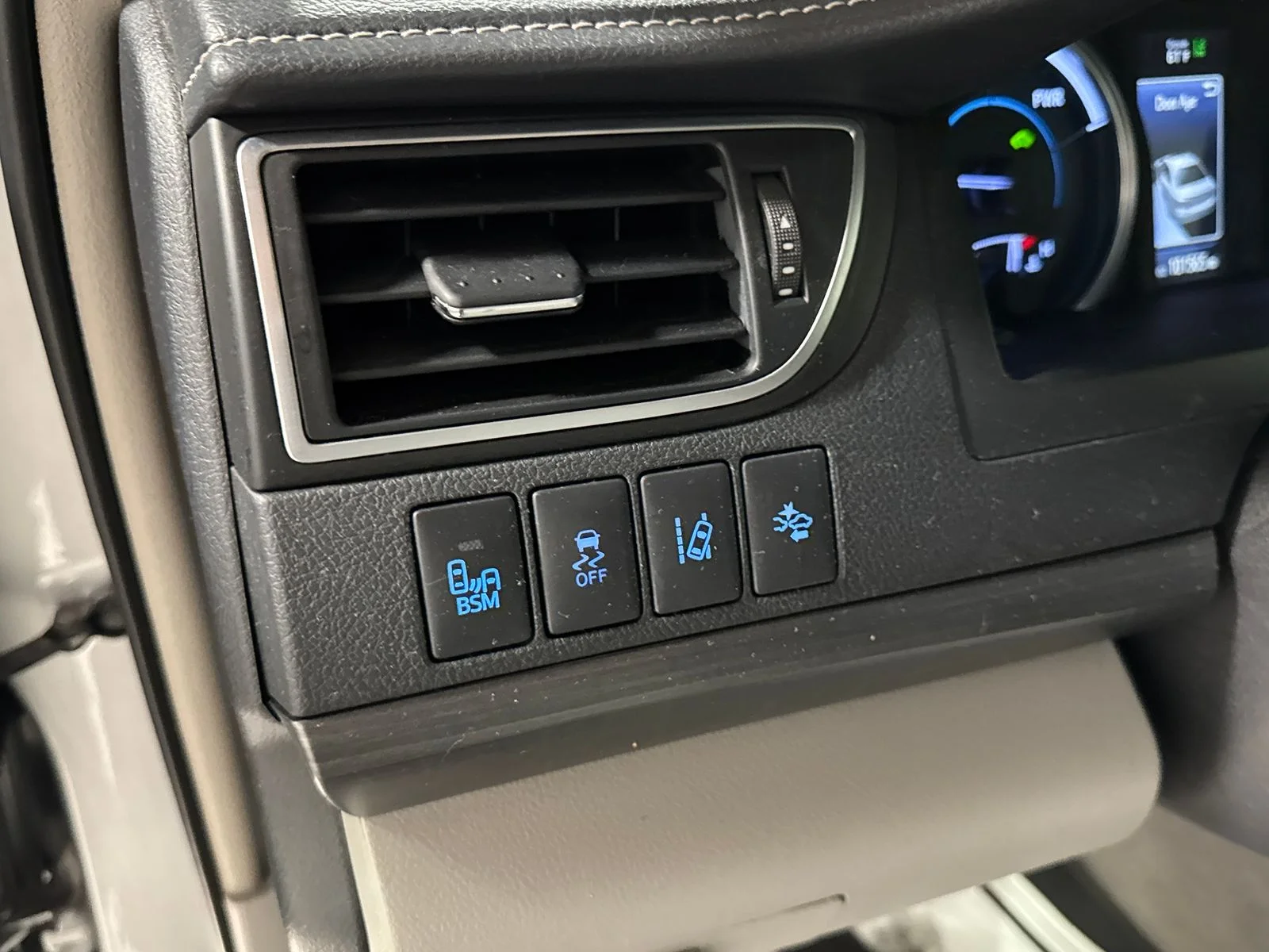 Used 2016 Celestial Silver Metallic Toyota XLE image 18