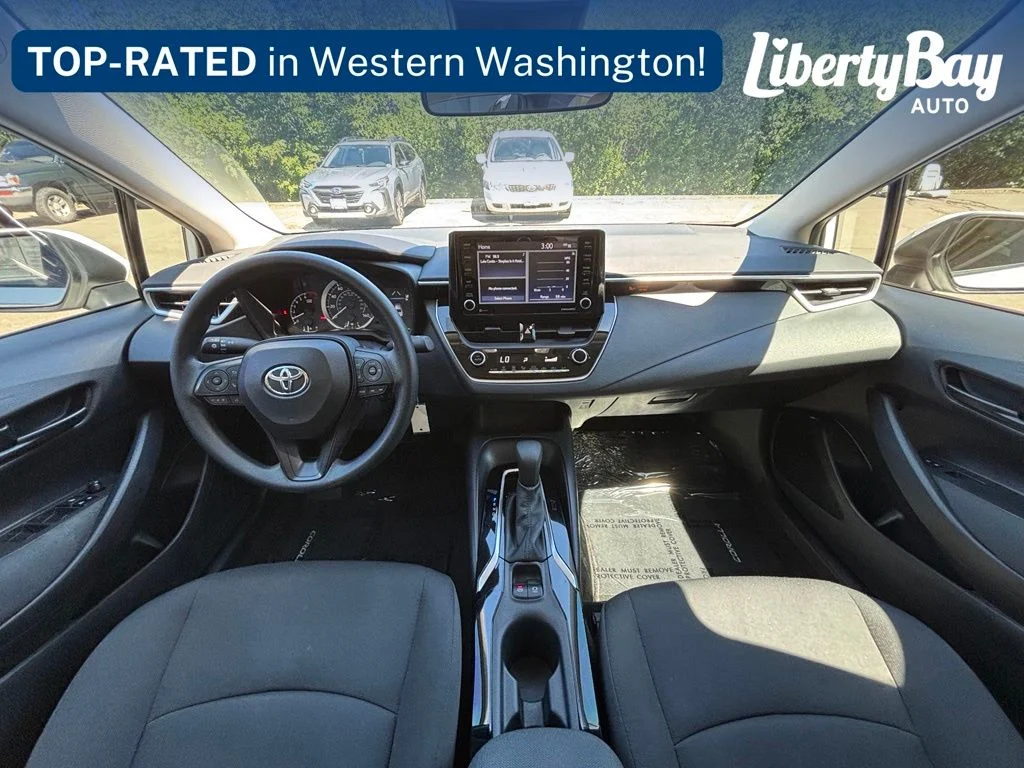 Used 2022 White Toyota LE image 21