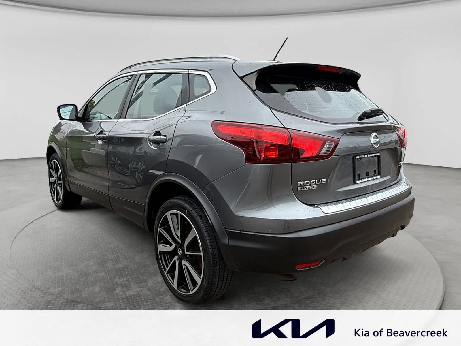 Used 2017 Gun Metallic Nissan SL image 7