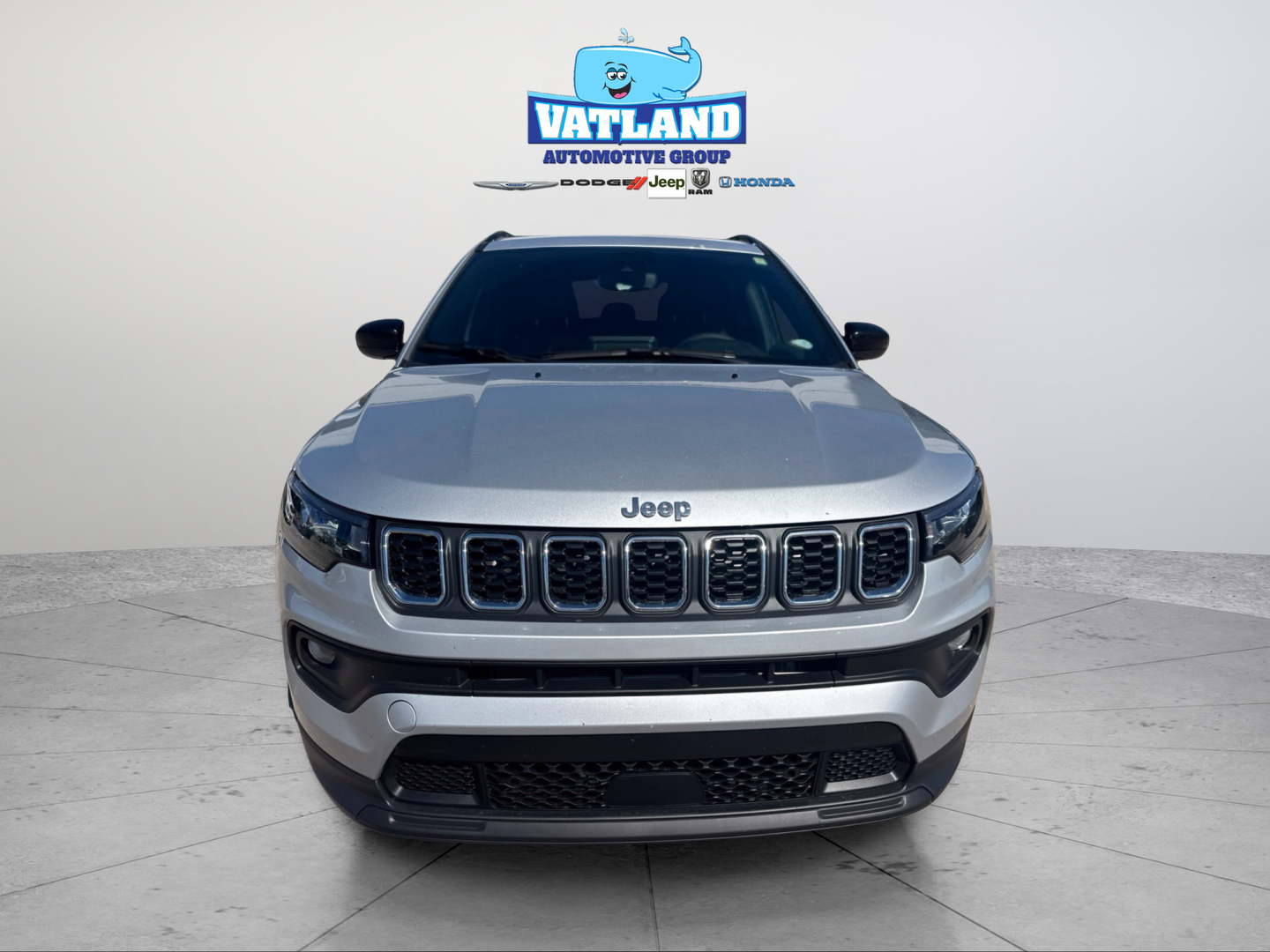 Used 2025 Silver Jeep Latitude image 8