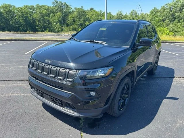 Used 2022 Black Jeep Latitude image 7