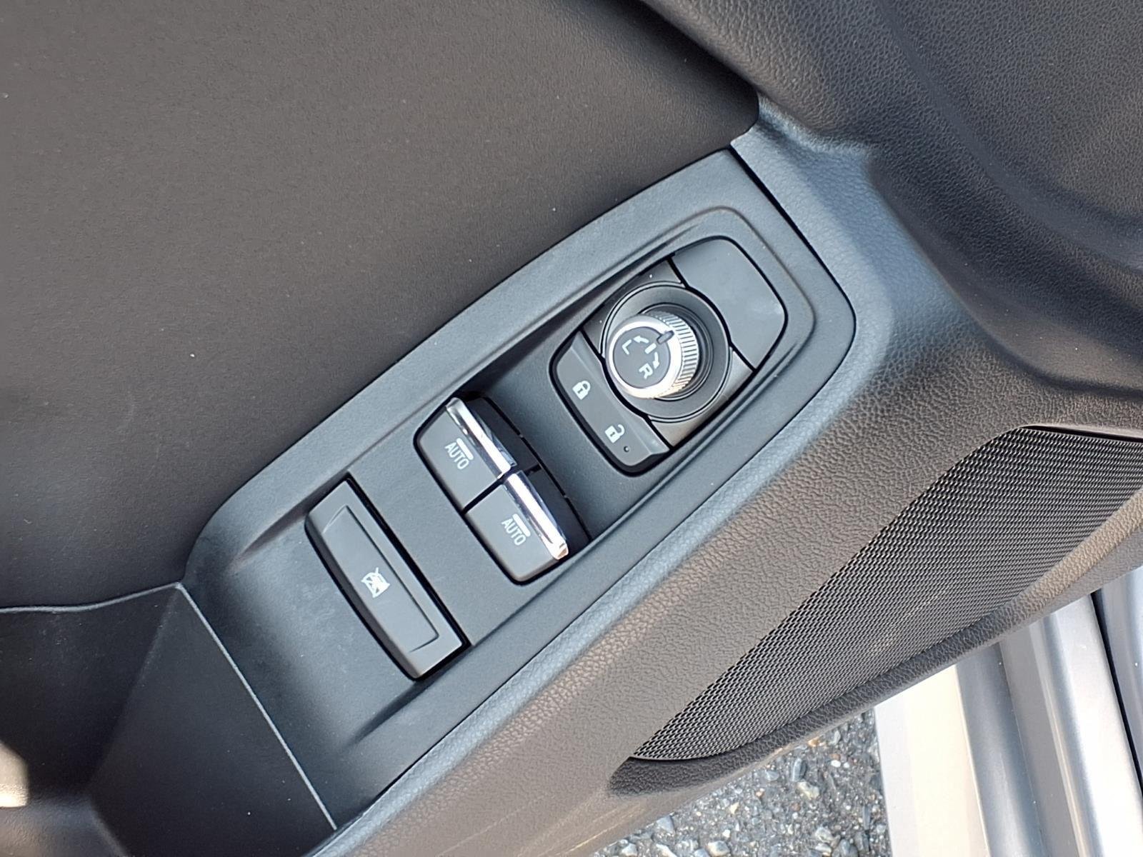 Used 2023 Ice Silver Metallic Subaru Limited image 7