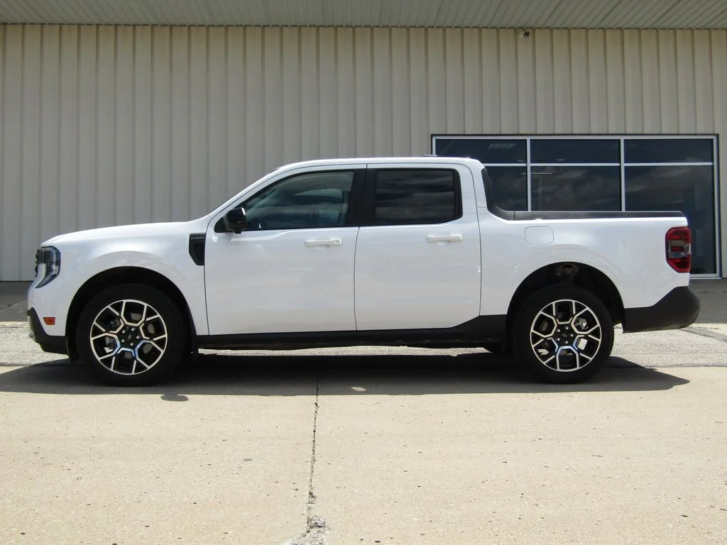 Used 2025 White Ford Lariat image 11