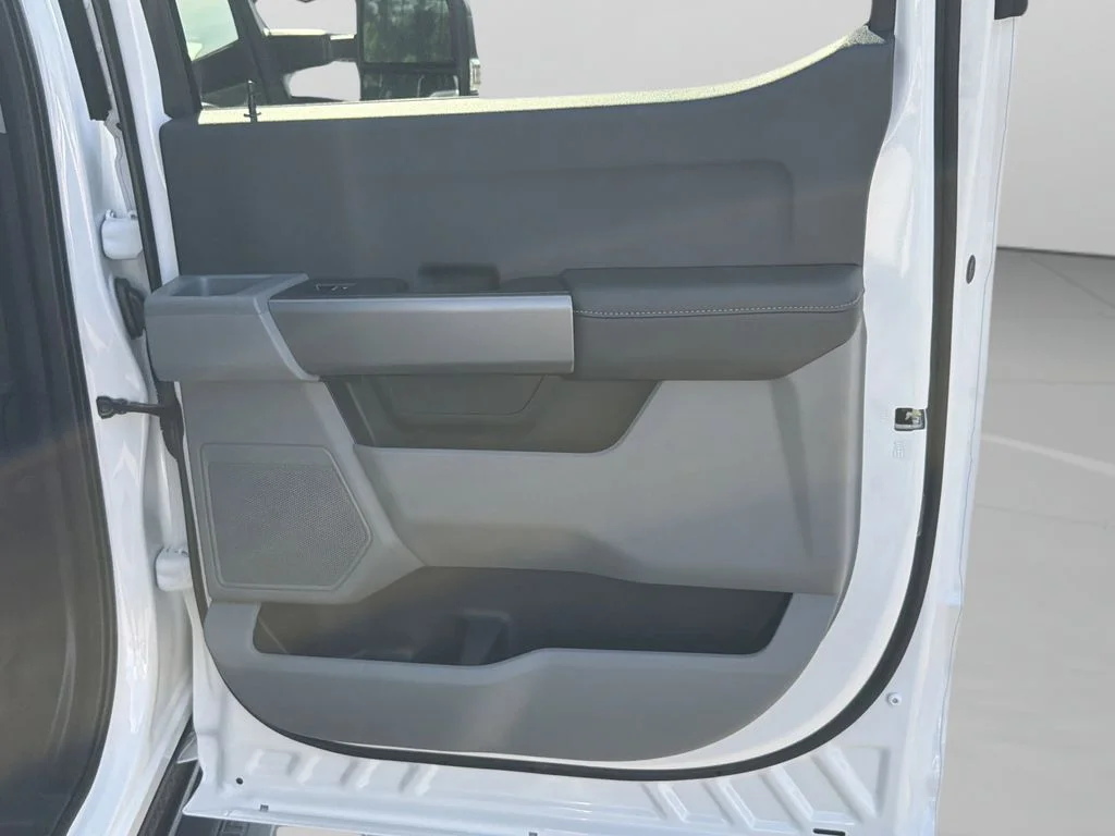 New 2026 Oxford White Ford F-250® XL image 40