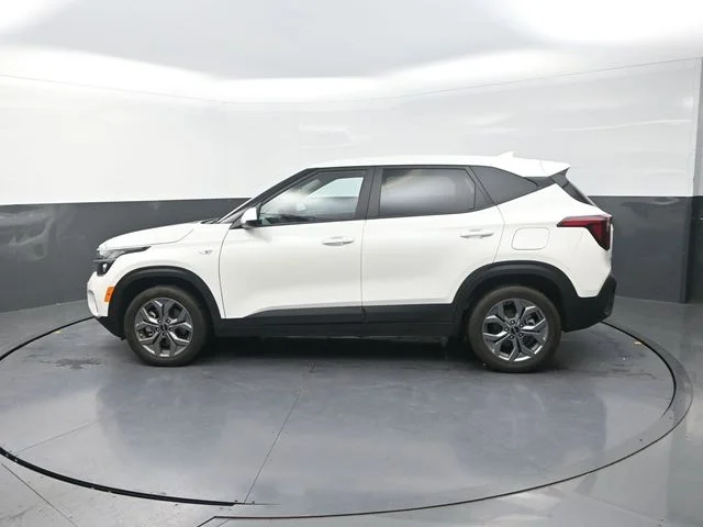 Used 2024 White Kia LX image 6