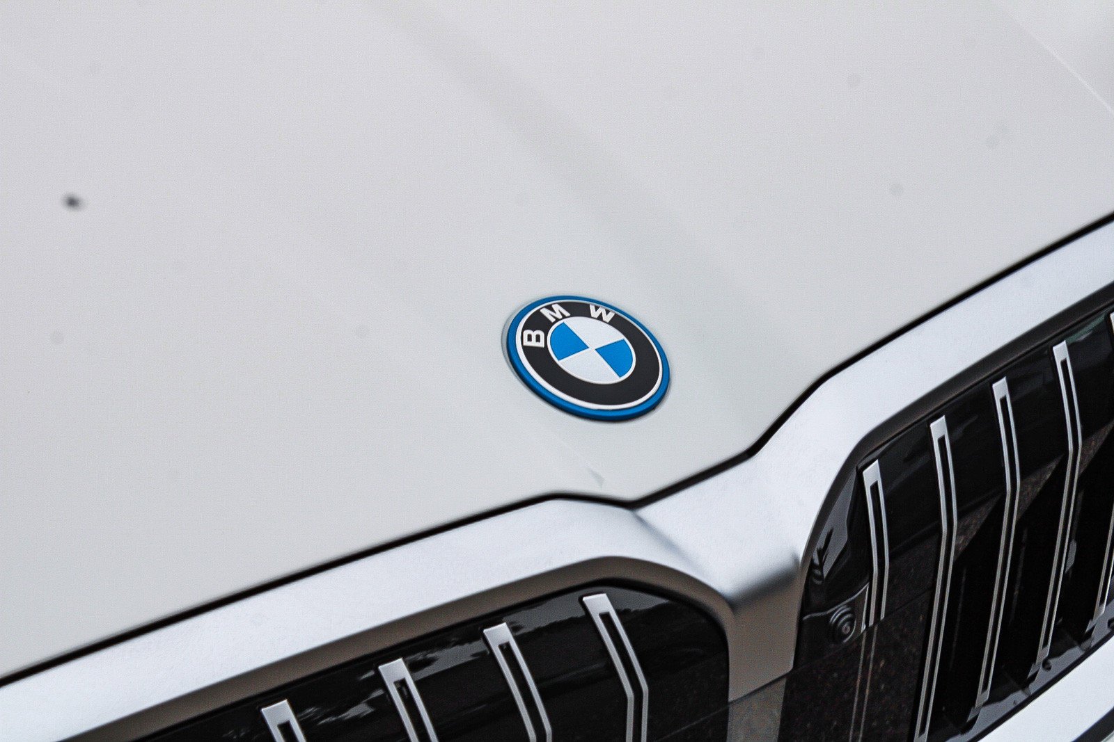 New 2027 Alpine White BMW xDrive40 image 9