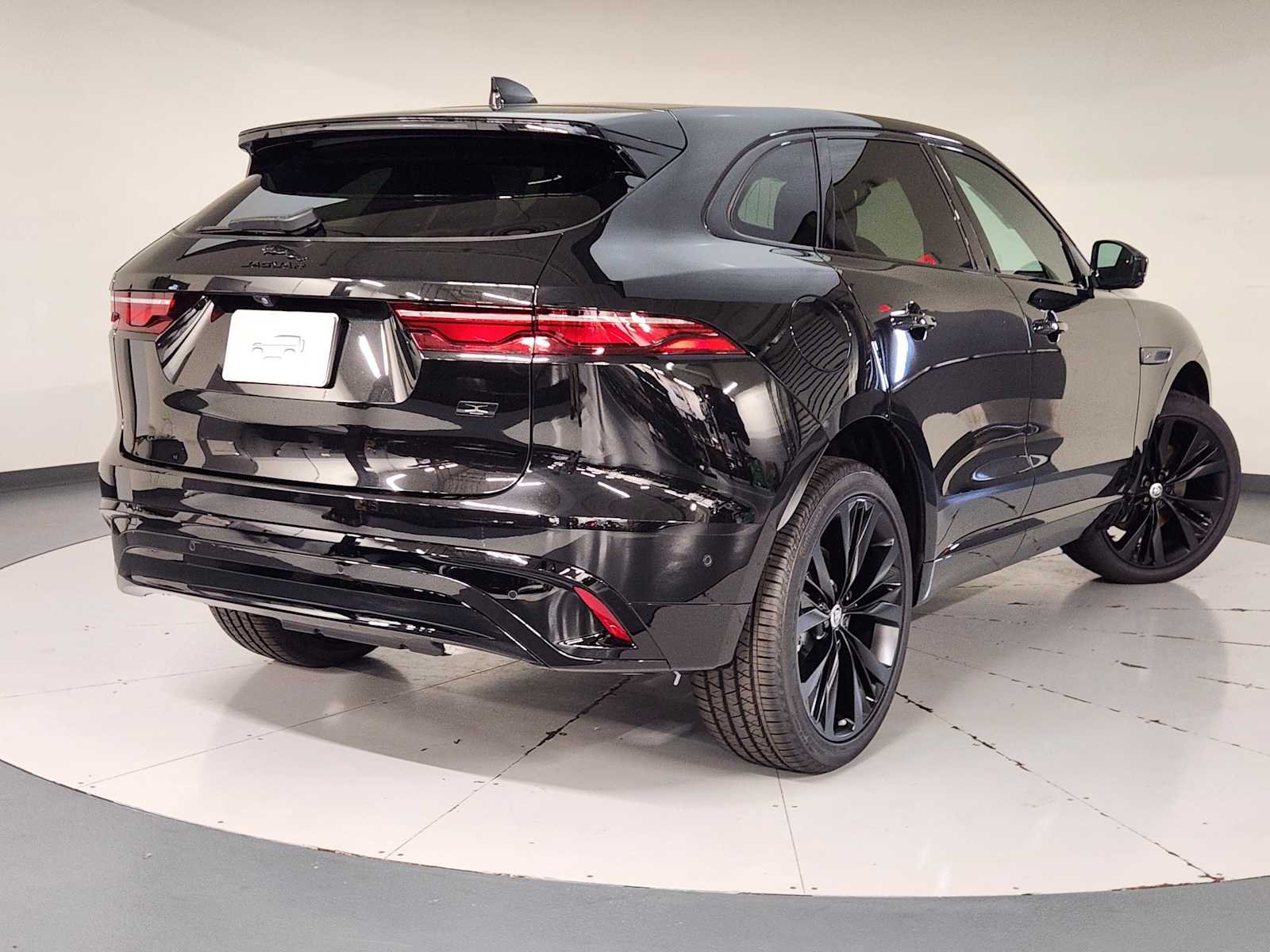 2026 Jaguar F-Pace R-Dynamic S - Photo 2
