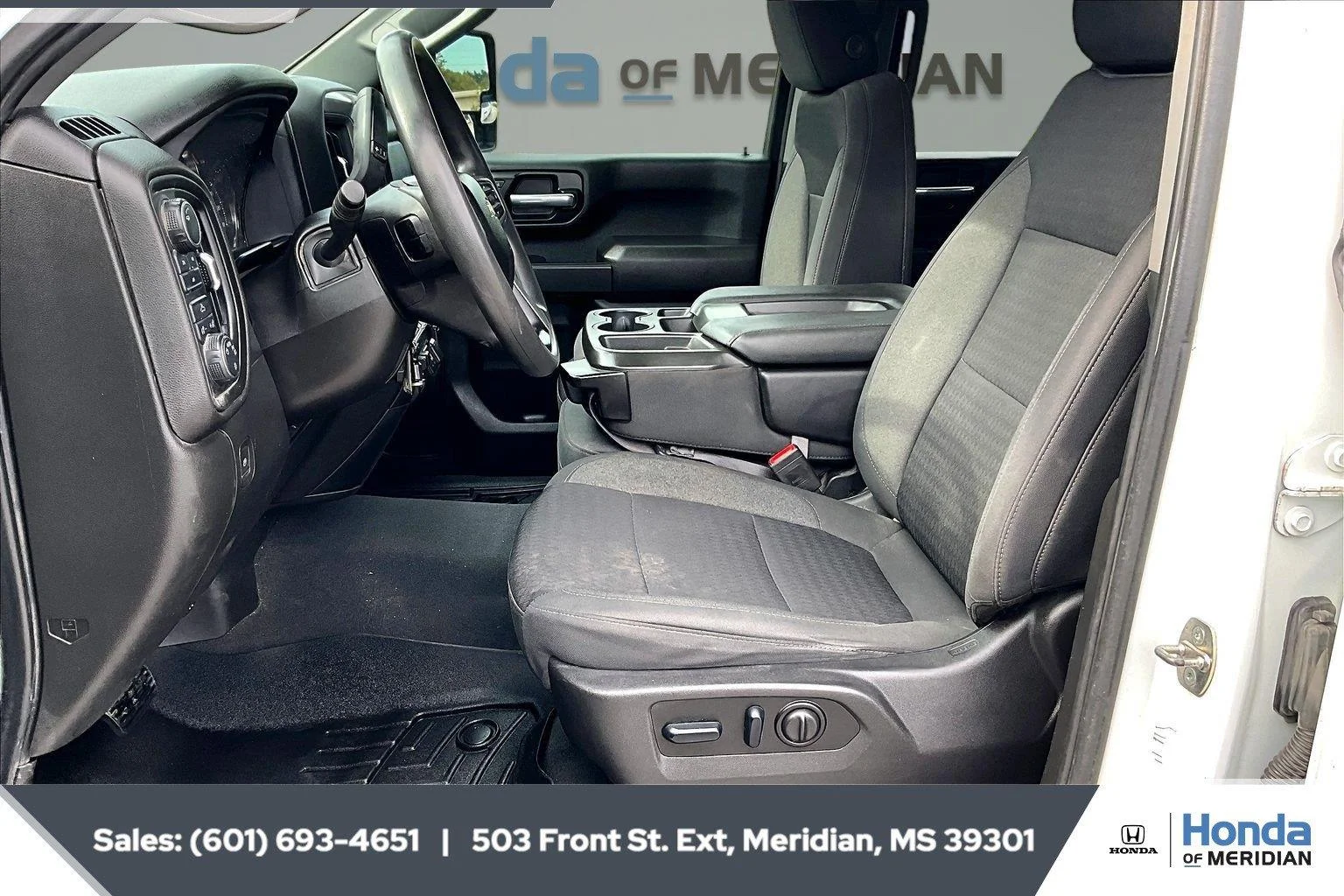 Used 2023 Summit White Chevrolet Custom image 18