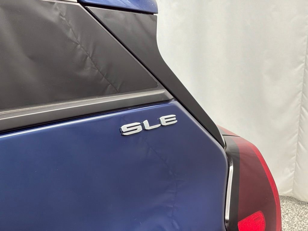Used 2022 Marine Metallic GMC SLE image 23