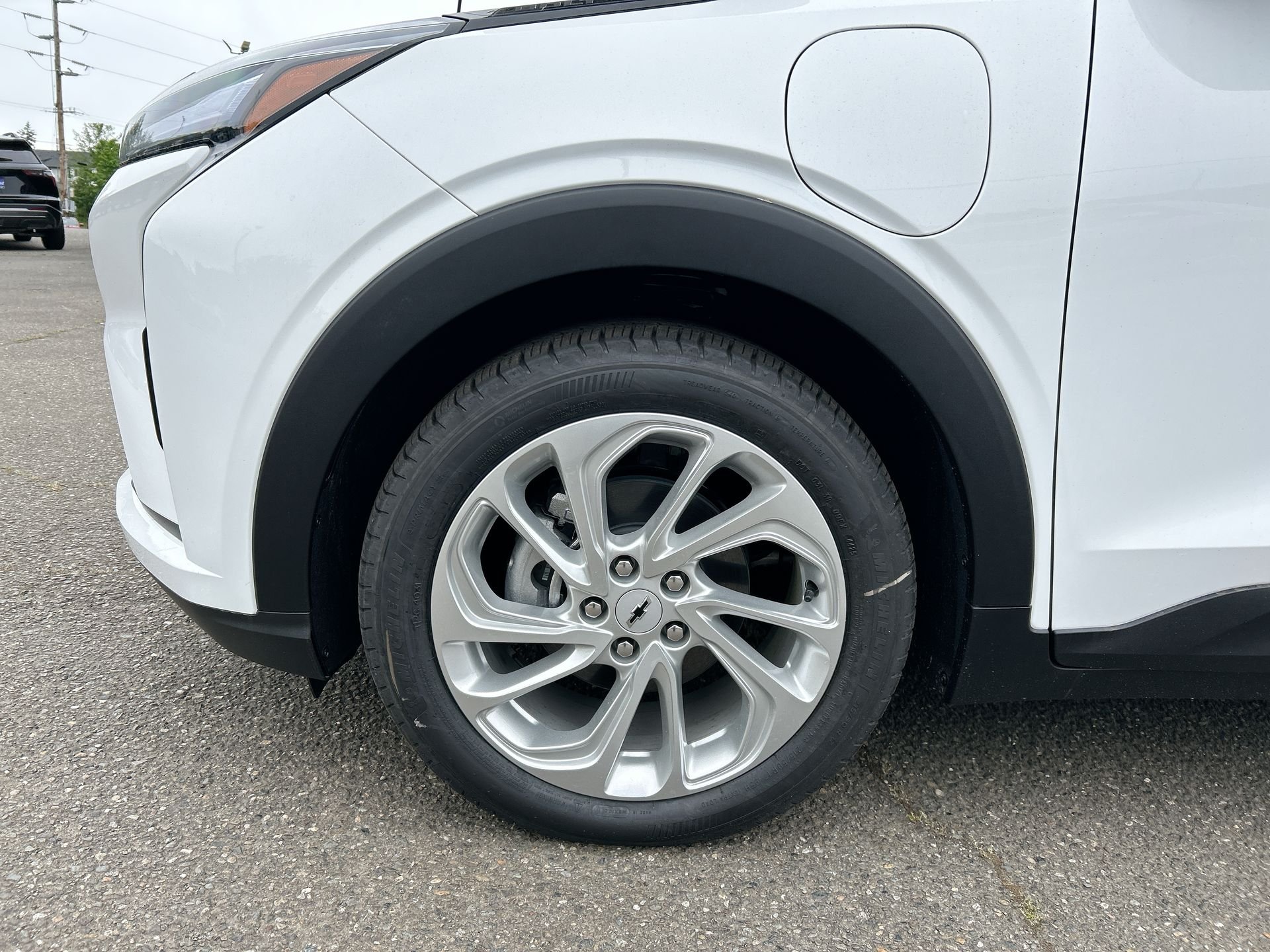 New 2027 Summit White Chevrolet LT image 31