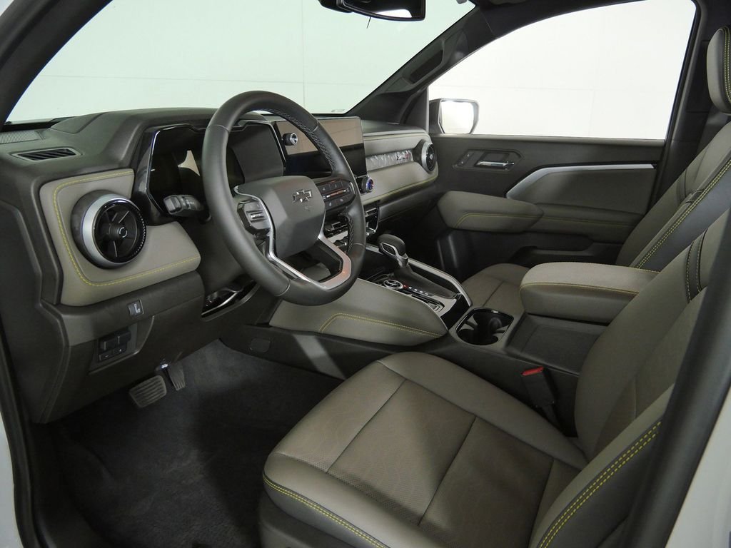 Used 2025 White Chevrolet ZR2 image 32