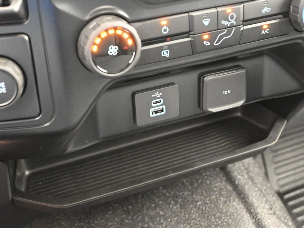 2025 Ford F-550 Super Duty Chassis Cab XL - Photo 20