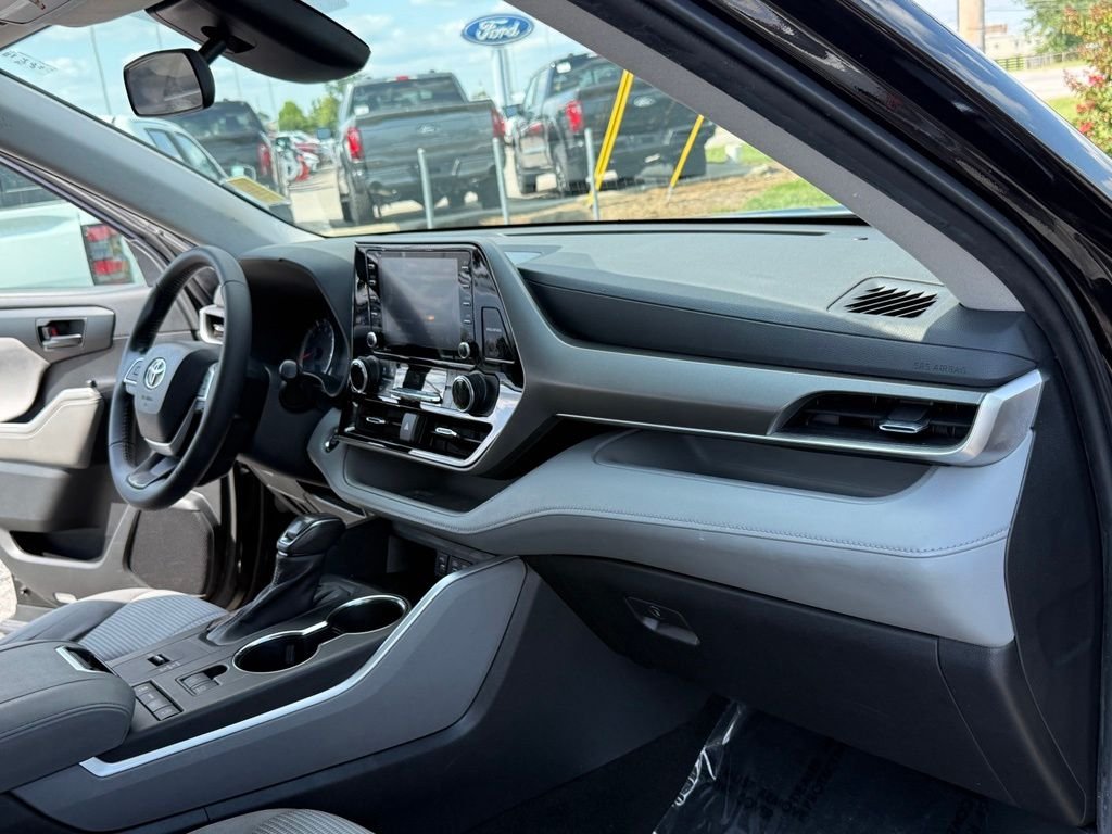 Used 2022 Brown Toyota LE image 27