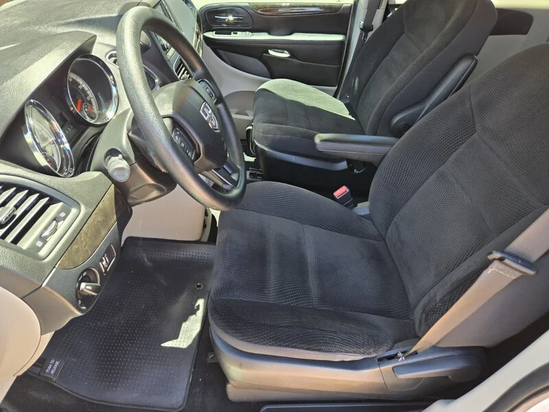 Used 2019 White Knuckle Clearcoat Dodge SE image 7