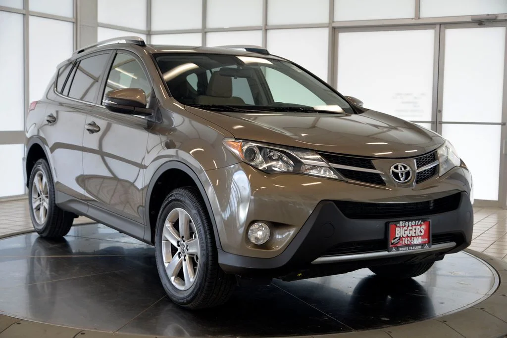 Used 2015 Toyota RAV4 XLE with VIN JTMRFREV5FD102538 for sale in Elgin, IL