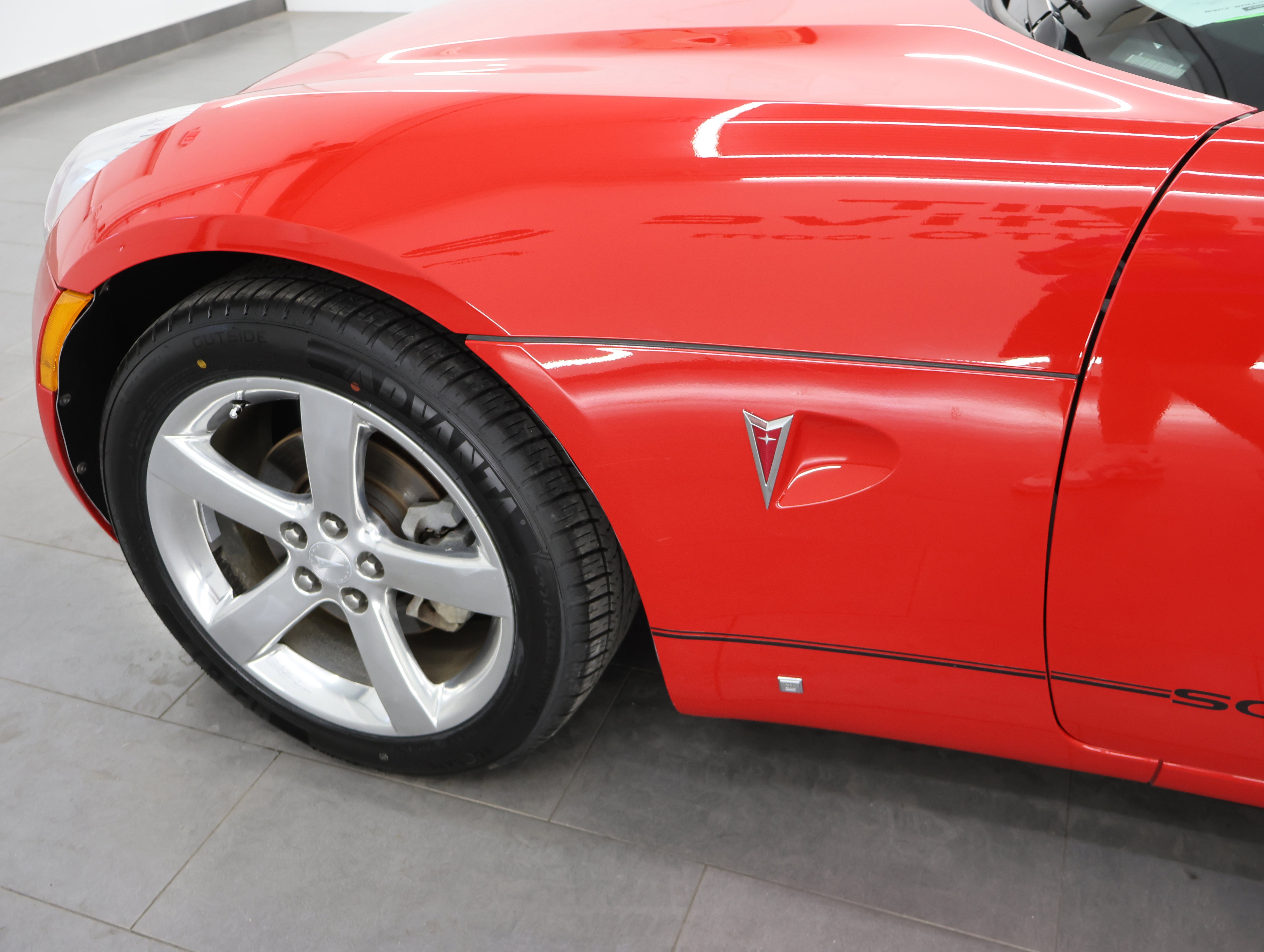 Used 2007 Aggressive (Victory Red) Pontiac GXP Convertible: GXP-CONVERTIBLE-5 SPEED STICK-BLACK LEATHER-LIKE NEW TIRES image 28