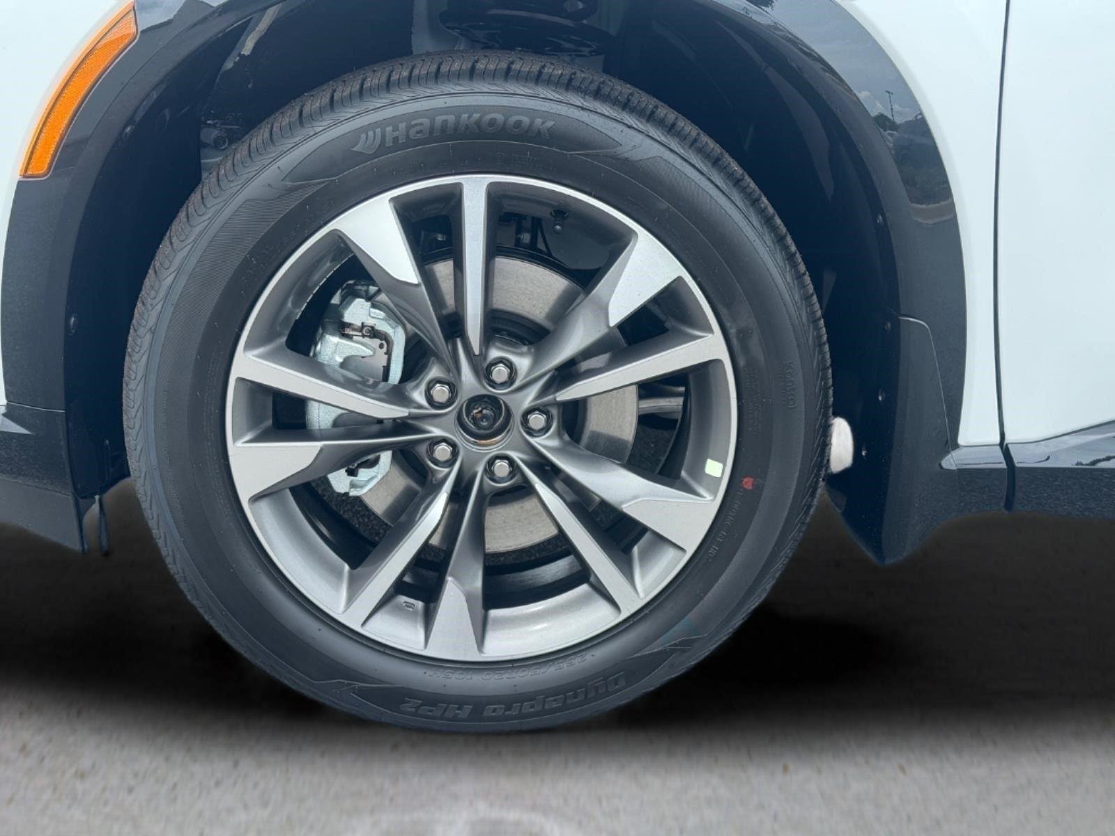 New 2027 RADIANT WHITE INFINITI Luxe AWD image 9