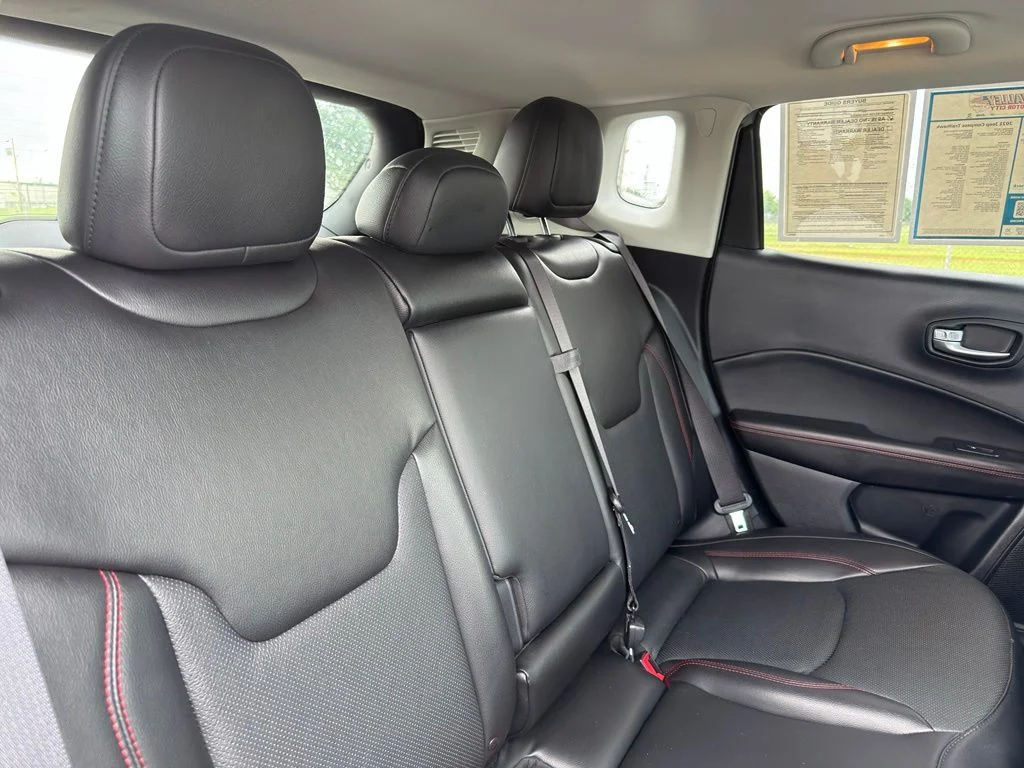 Used 2021 Silver Jeep Trailhawk image 30