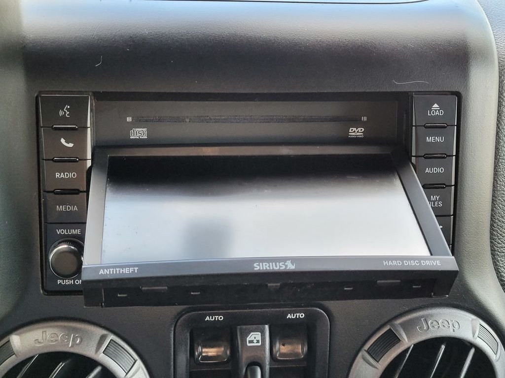 Used 2018 Gray Jeep Unlimited Sport image 18