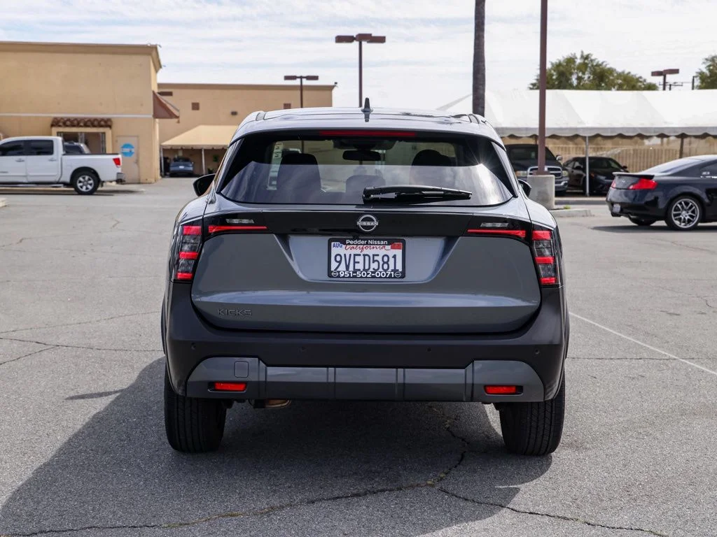 Used 2025 Gray Nissan SV image 4