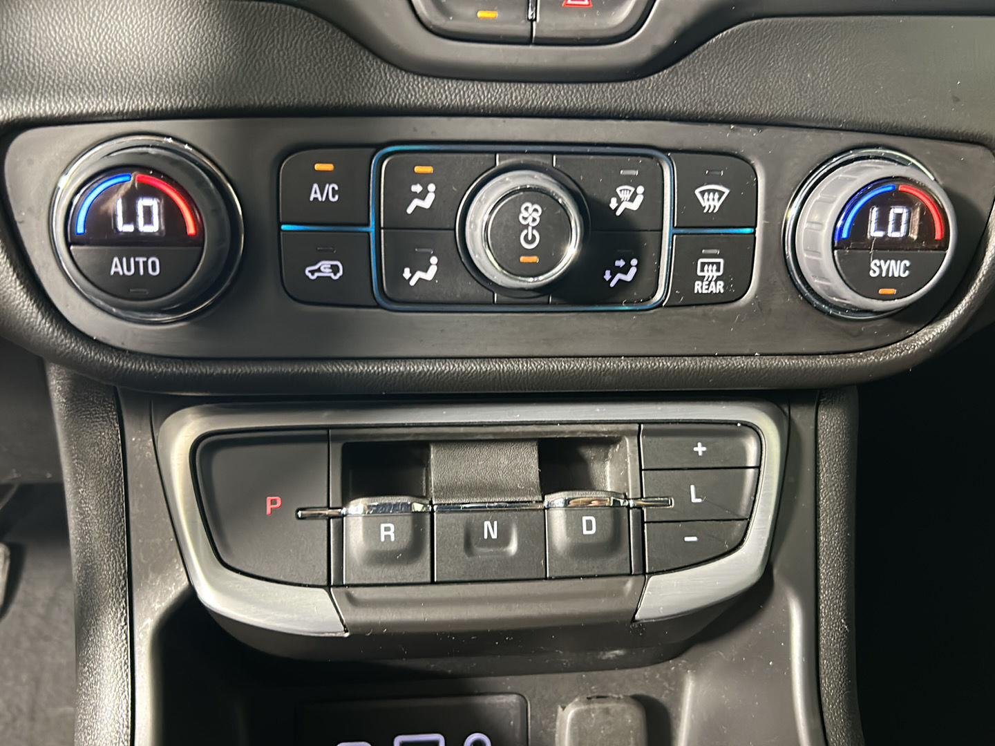 Used 2023 Summit White GMC SLE image 19