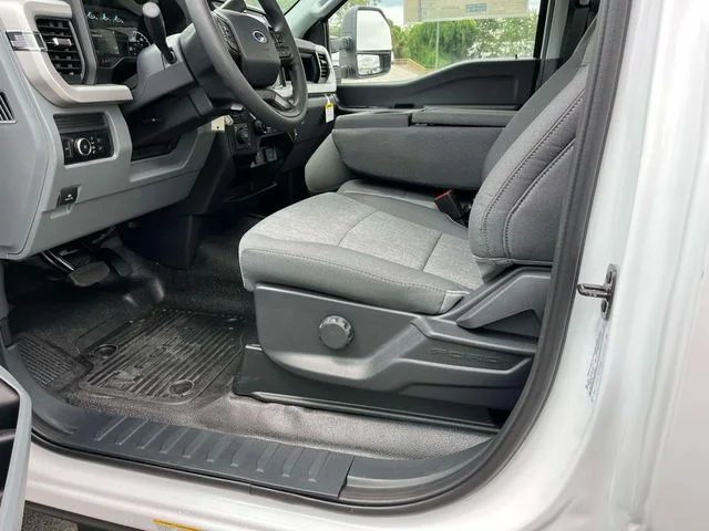 New 2026 Oxford White Ford F-450® XL image 17