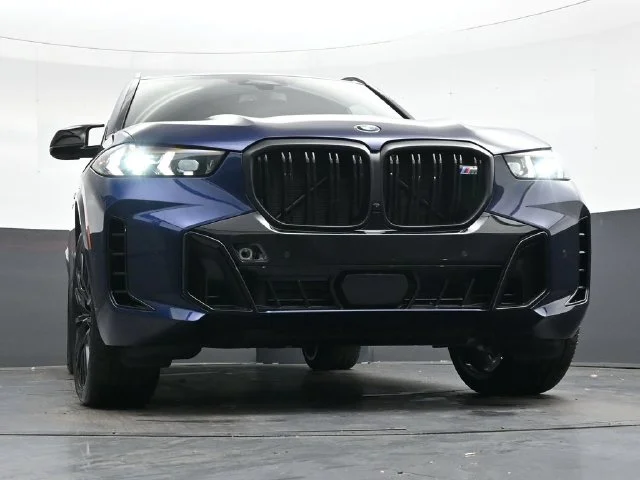 Certified Used 2026 Blue BMW M60i image 38