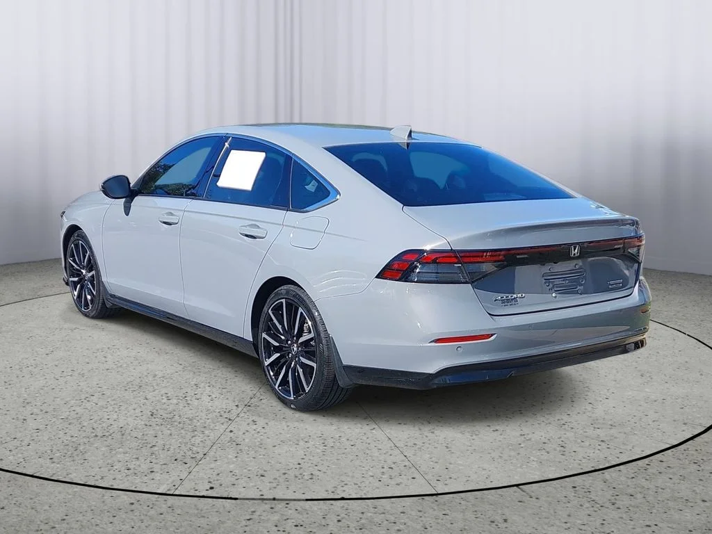 Used 2024  Honda Touring image 5