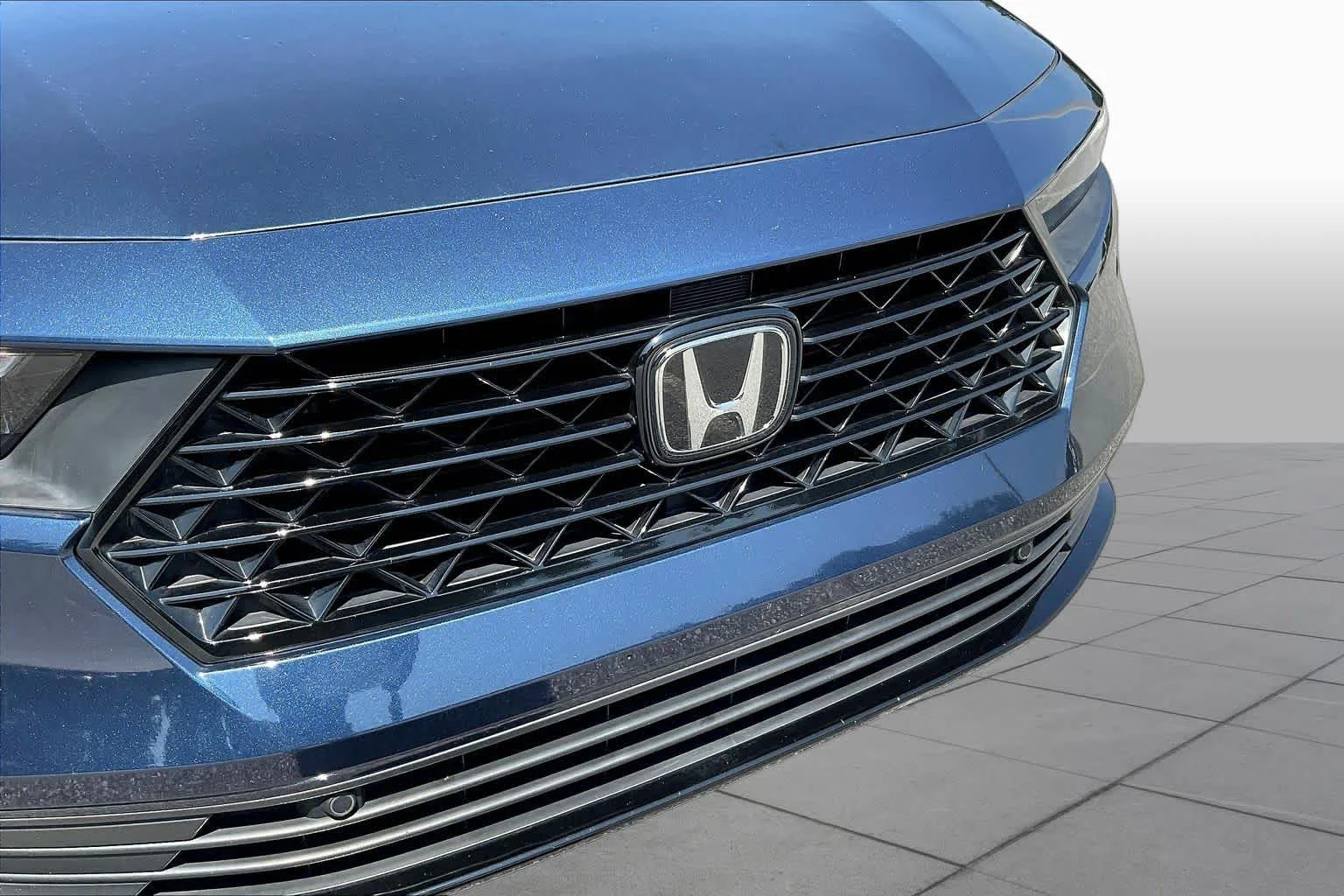 Used 2024 Canyon River Blue Metallic Honda EX-L image 30