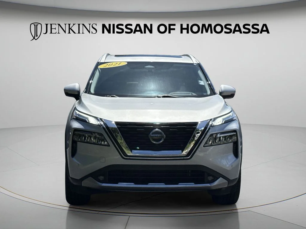 Used 2021 Silver Nissan Platinum image 3