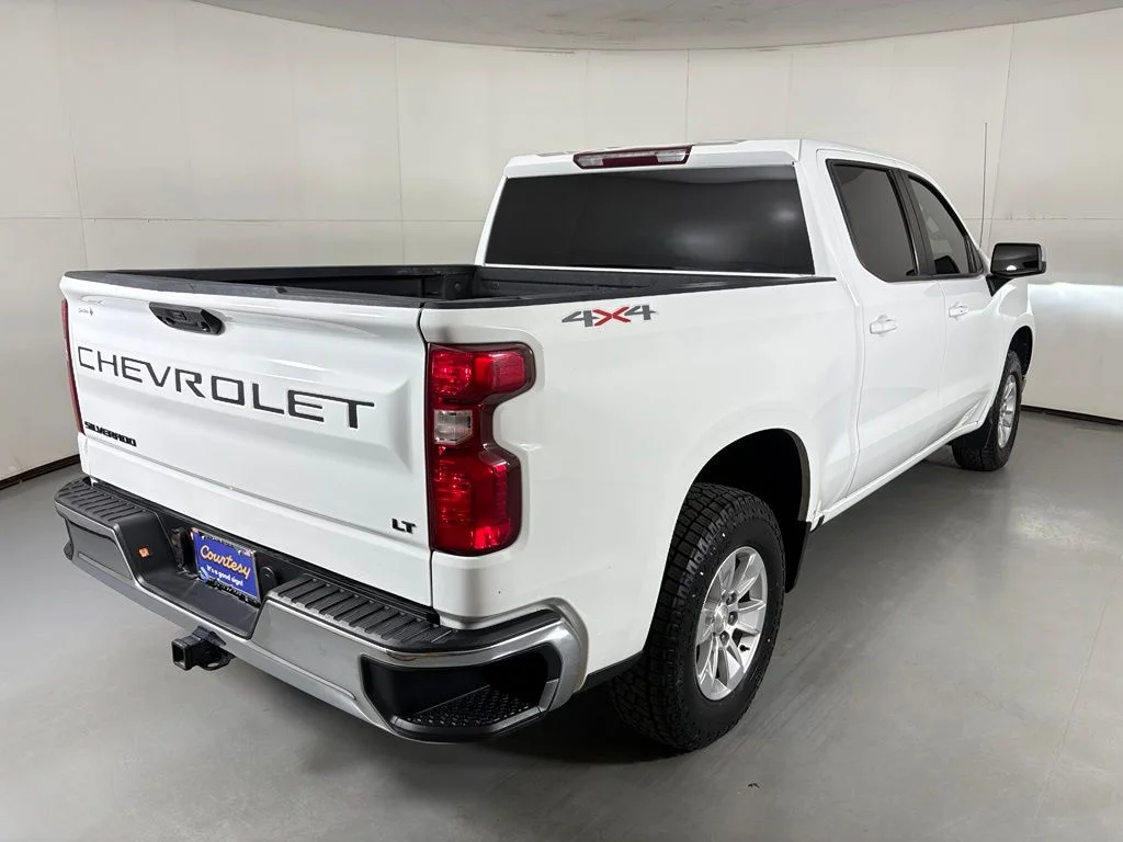 Used 2022 White Chevrolet LT image 10