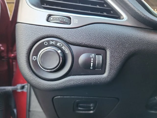 Used 2020 Red Jeep Latitude image 22