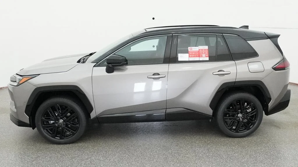 New 2026 Meteor Shower with Midnight Black Metallic roof Toyota XSE image 3