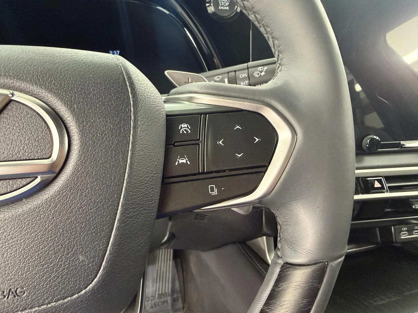 Certified Used 2023 Eminent White Pearl Lexus RX 350 Luxury image 15