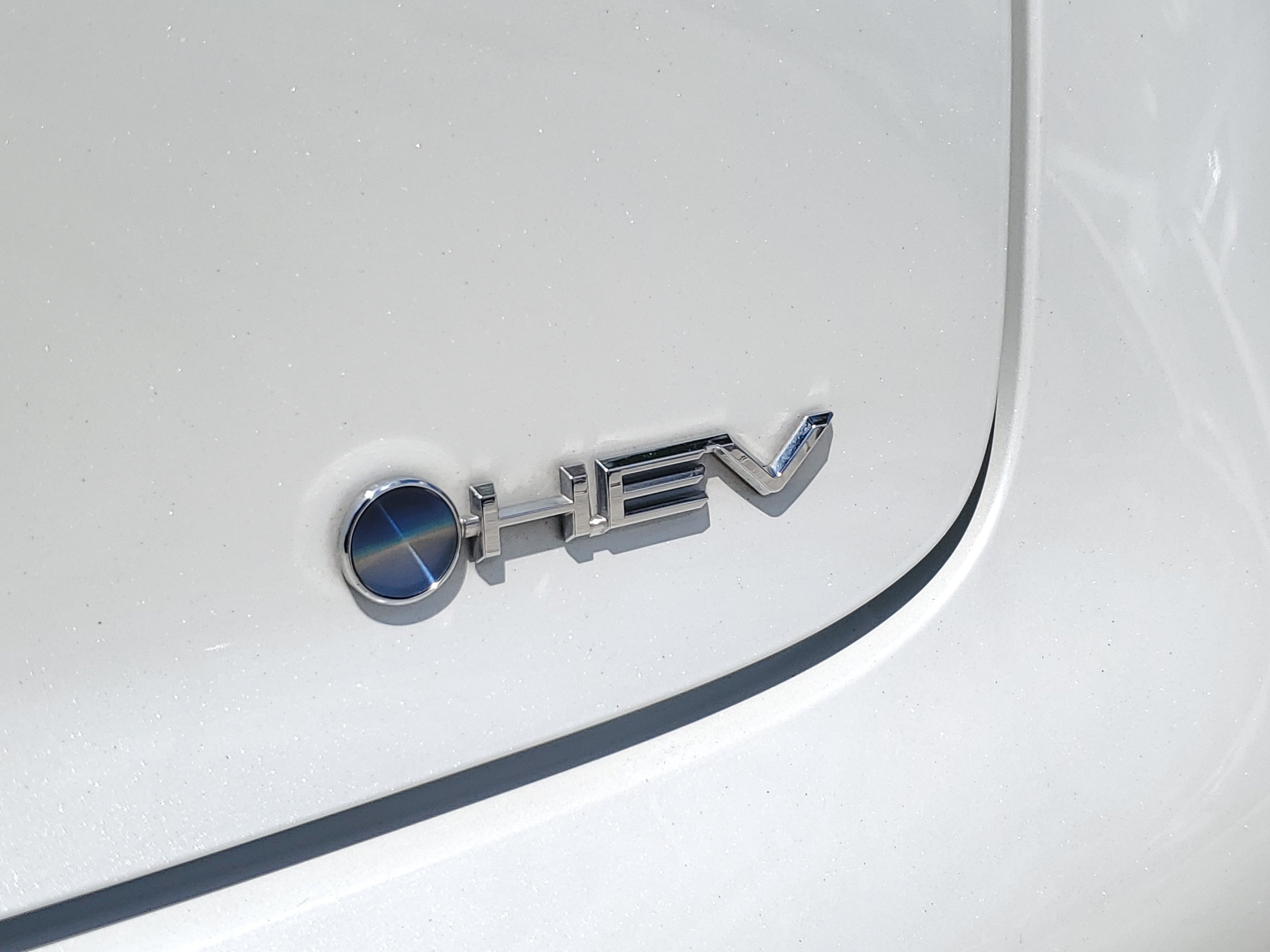 Certified Used 2024 Pearl Toyota LE image 8