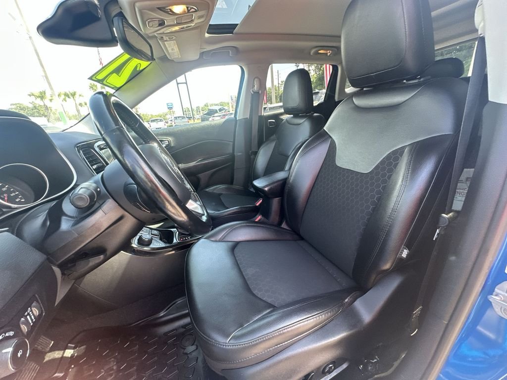 Used 2021  Jeep Altitude image 20