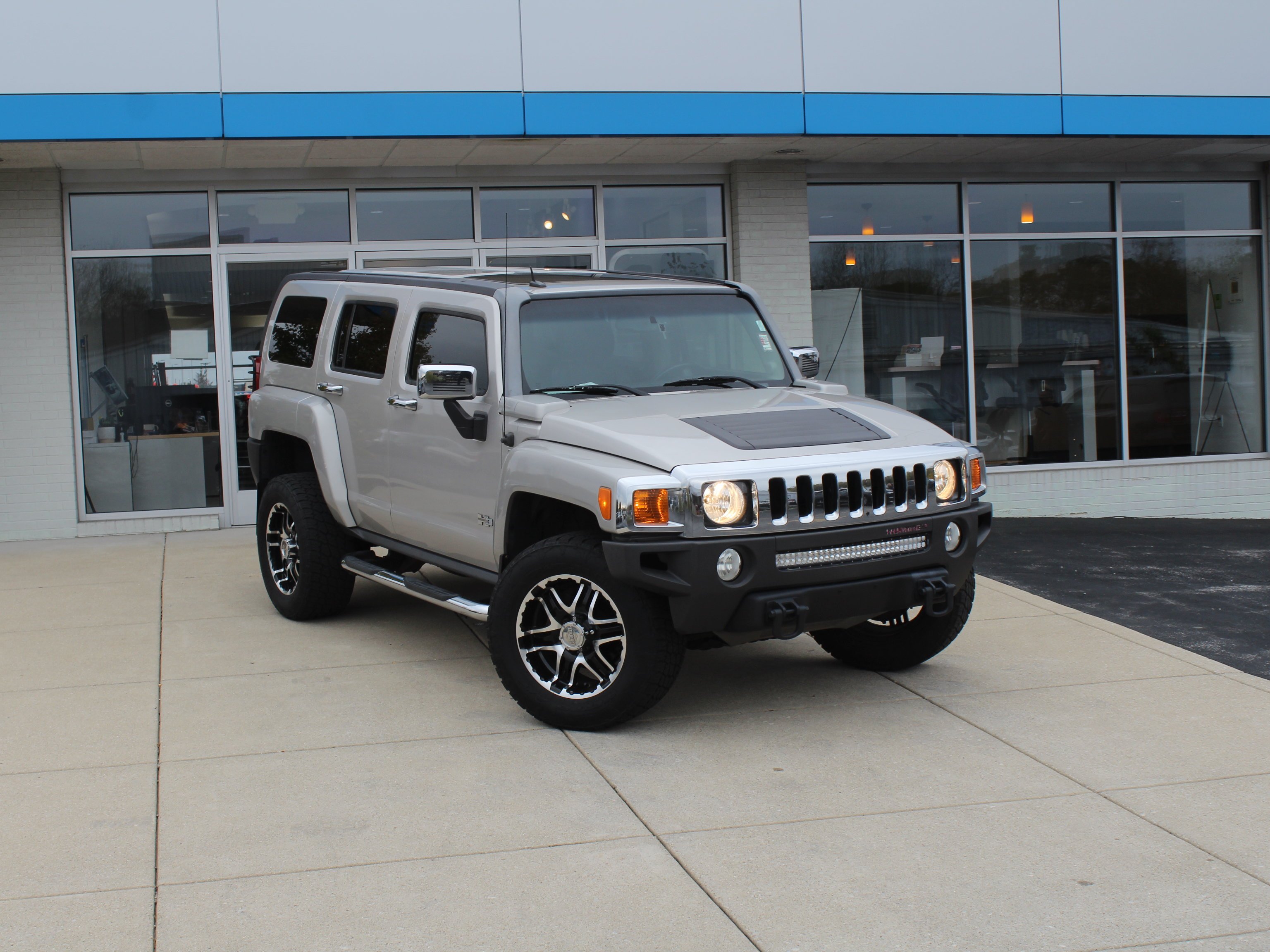Used 2007 Boulder Gray Metallic HUMMER SUV image 3