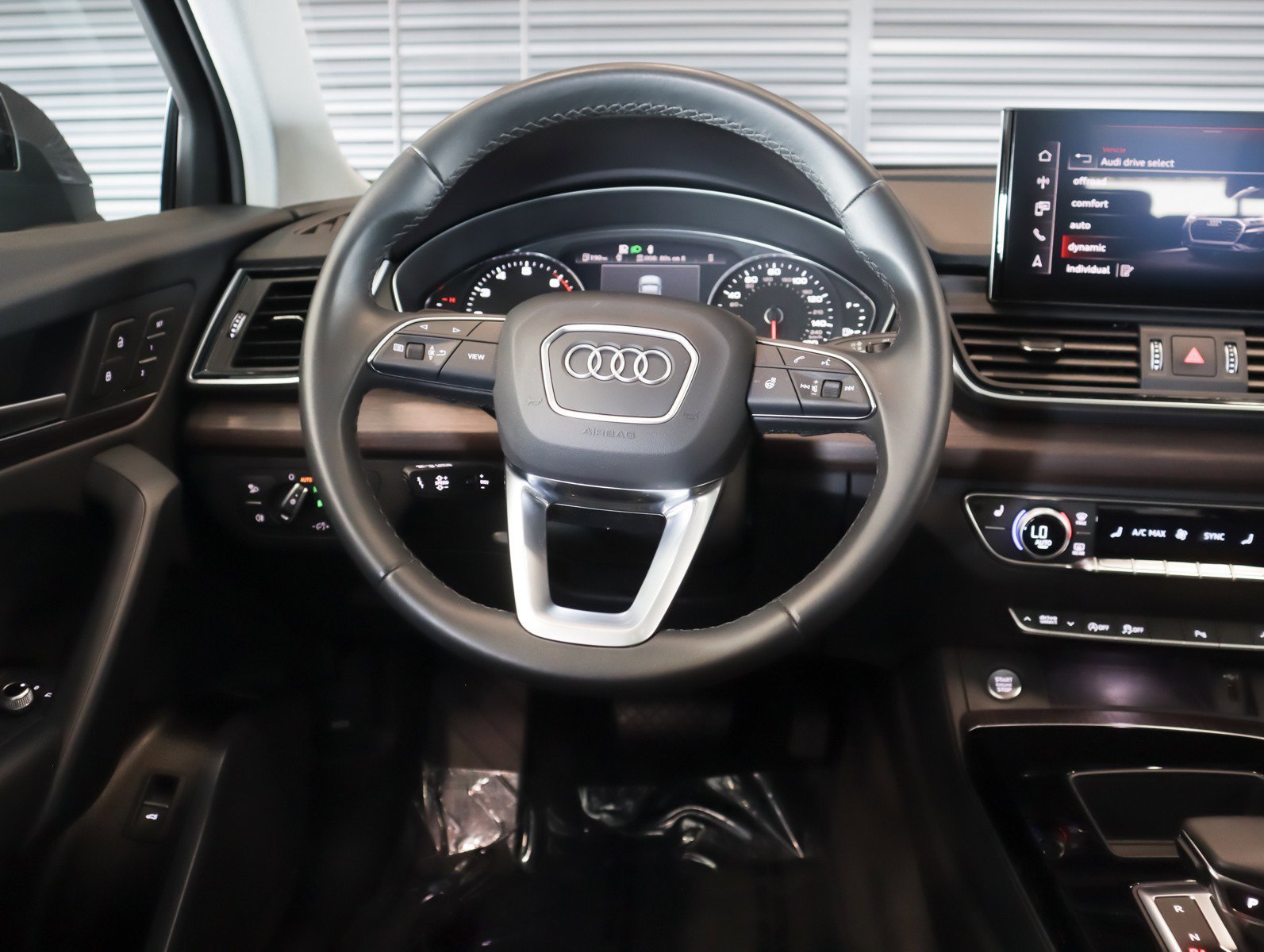 Used 2023 Daytona Gray Pearl Effect Audi S line Premium image 18