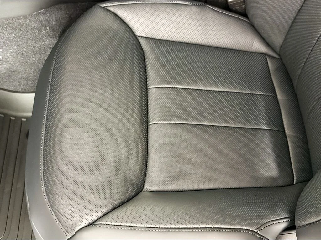 New 2026 Fuji White Land Rover SE image 20