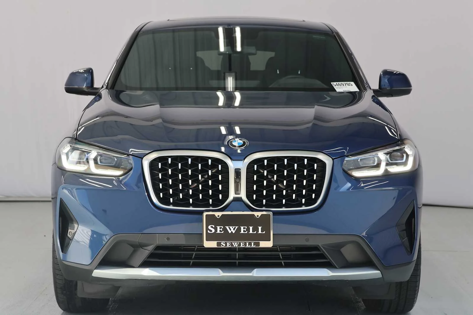 Certified Used 2025 Phytonic Blue Metallic BMW xDrive30i image 2