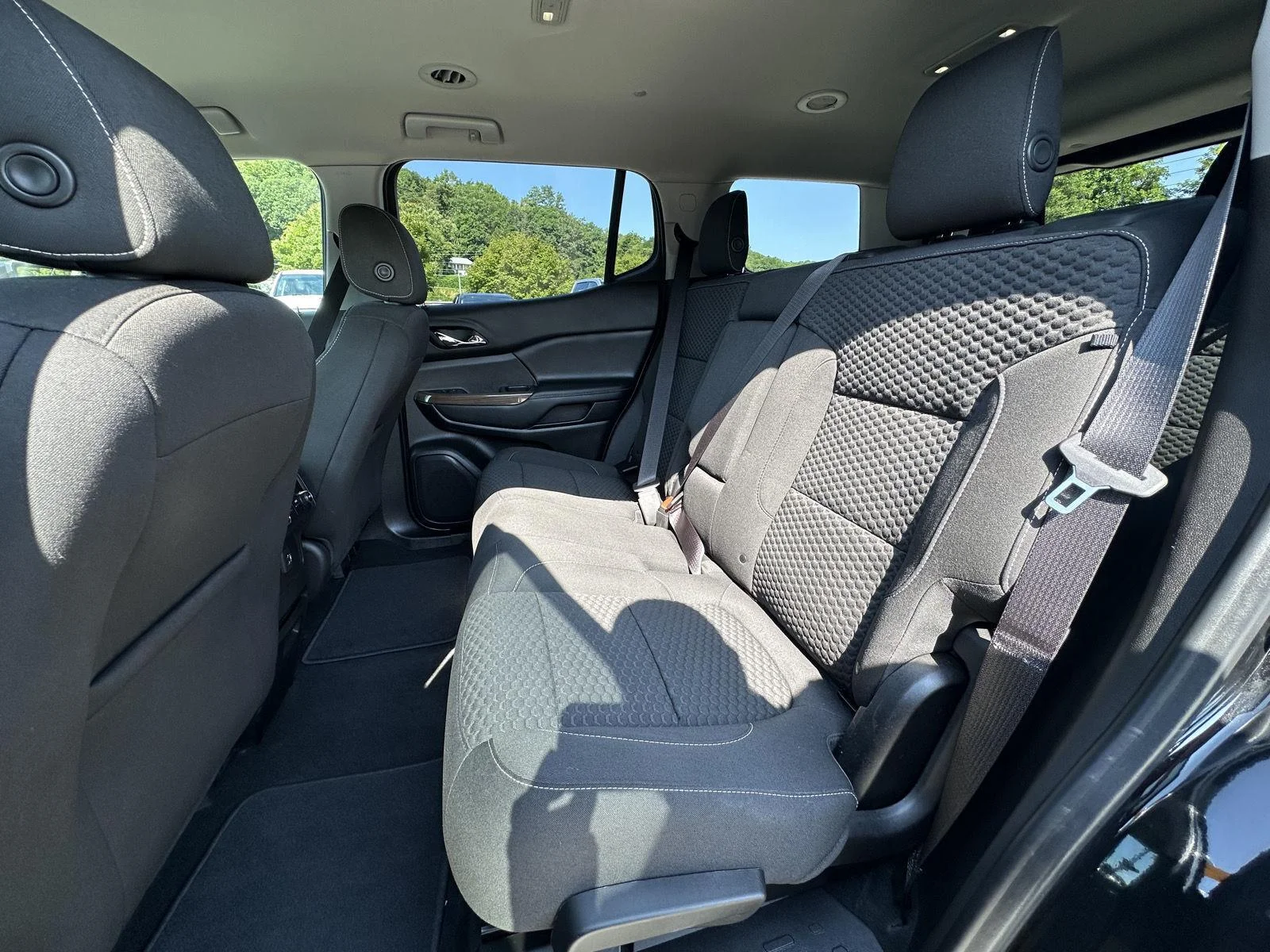 Used 2019 EBONY TWILIGHT METALLIC GMC SLE image 11