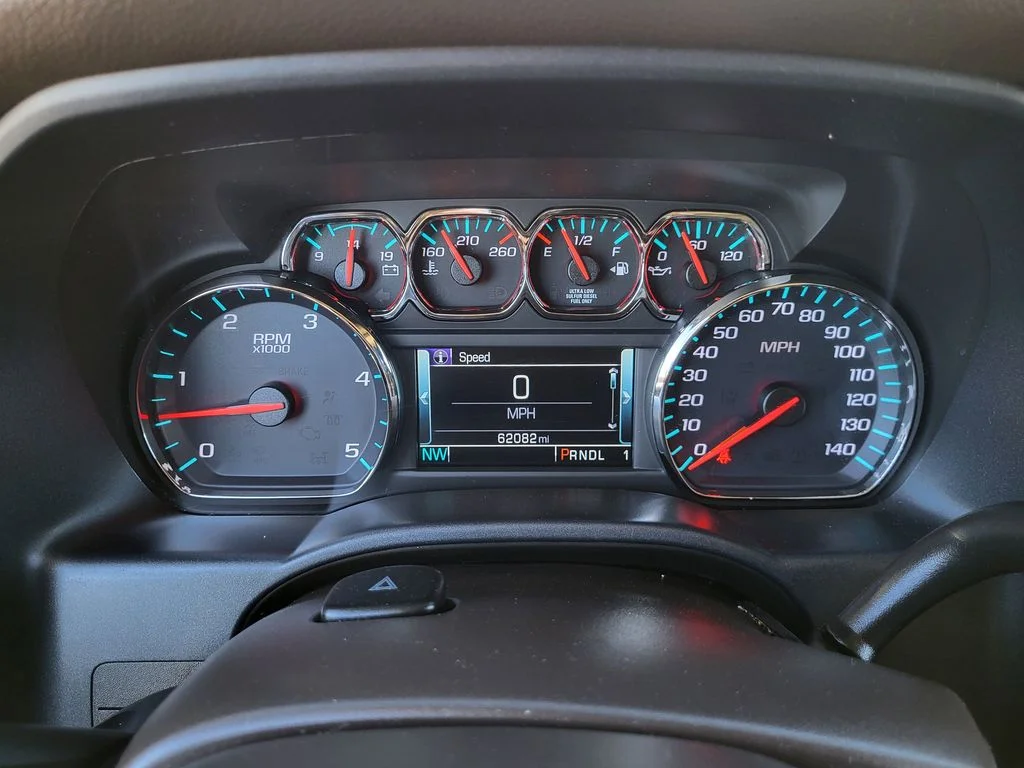 Used 2019 IRIDESCENT PEARL TRICOAT Chevrolet LTZ image 12
